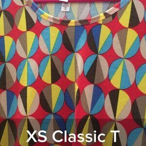 LuLaRoe Classic Tee Size XS - NWT